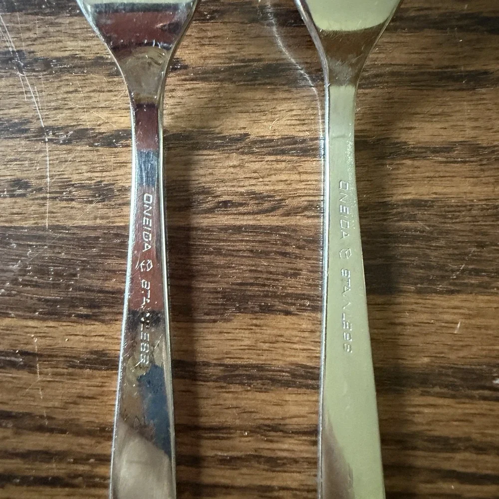 Set of 2 Oneida Heirloom WILL O' WISP 7 5/8